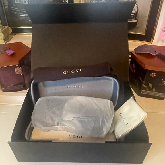 Authentic brand NEW GUCCI Sunglasses Black Green Red ❤️ comes with organizer ❤️ - Picture 11 of 12